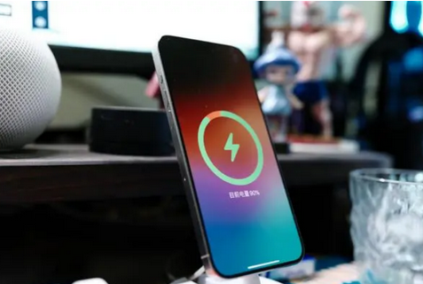 盘县苹果15换屏服务分享用什么充电器给iPhone15充电更好 